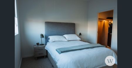 Luxurious Fully Furnished Unit - Available 17 December - Photo 5