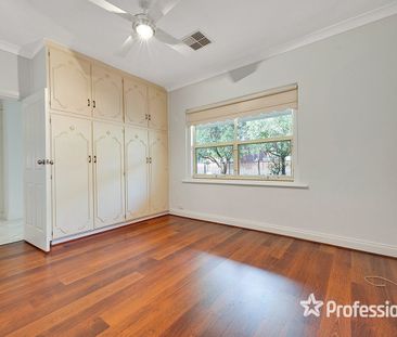 Unique renting opportunity for a family wanting 4 bedrooms, a big g... - Photo 5