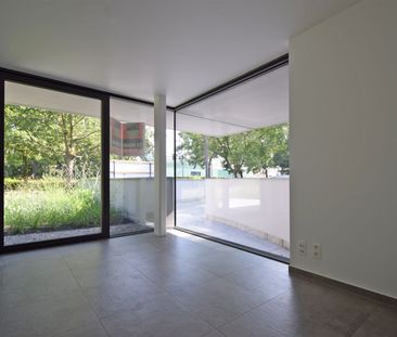 UNIEK INSTAPKLAAR GELIJKVLOERS APPARTEMENT IN EEN GROENE OMGEVING. - Foto 1
