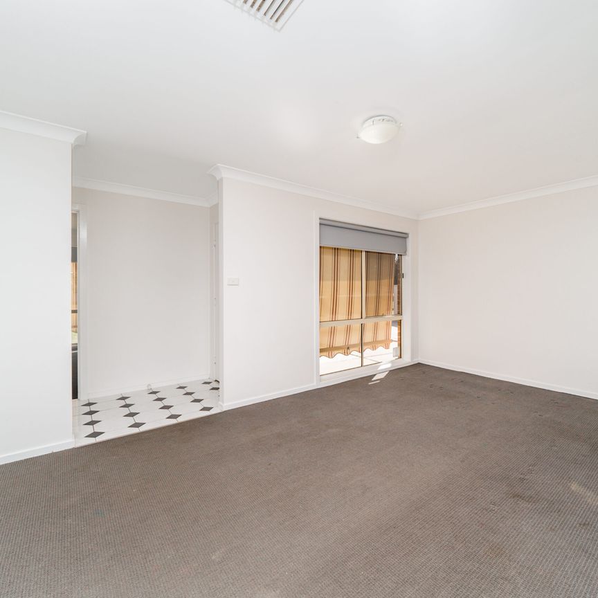 2 Kimba Drive, Glenfield Park NSW 2650 - Photo 1