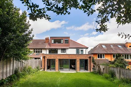 Ullswater Crescent, London, SW15 - Photo 2