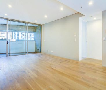 Contemporary 1-Bedroom Apartment in Prime Location - Photo 1