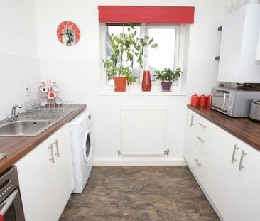 2 Bed Flat, Rodley, LS13 - Photo 6