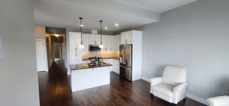 4 bed 3 bath home with Lake view in Harbor Ridge - Photo 4