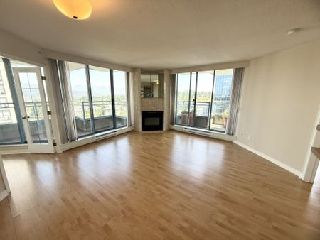 Beautiful and Bright One Bedroom Plus Den in Convenient Surrey Central with Two Parking Stalls - Photo 5