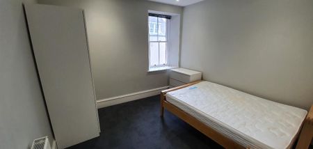 3 bedroom flat to rent - Photo 3