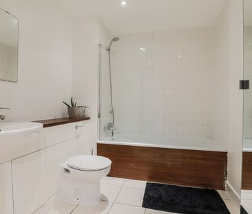 2 Bed Flat, Leamore Court, E2 - Photo 6
