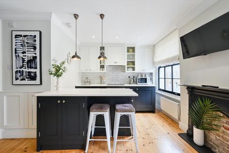 A bright and well‑located one‑bedroom apartment in the heart of Bloomsbury, moments from King’s Cross. - Photo 2