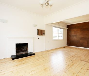 Beautiful 3-Bedroom Home in Macleod - Photo 3