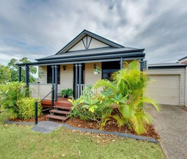 HOME WITH CHARMING CHARACTER - Photo 2