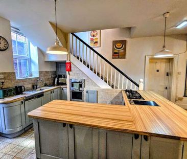 Enormous rooms for rent in beautiful Victorian house Room 12 - Photo 5