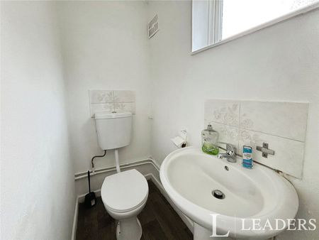 property to rent Long Banks, Harlow, CM18 - Photo 5