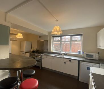 1 bedroom in a house share to rent - Photo 6