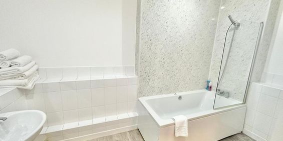 1 bedroom in a flat share to rent - Photo 3