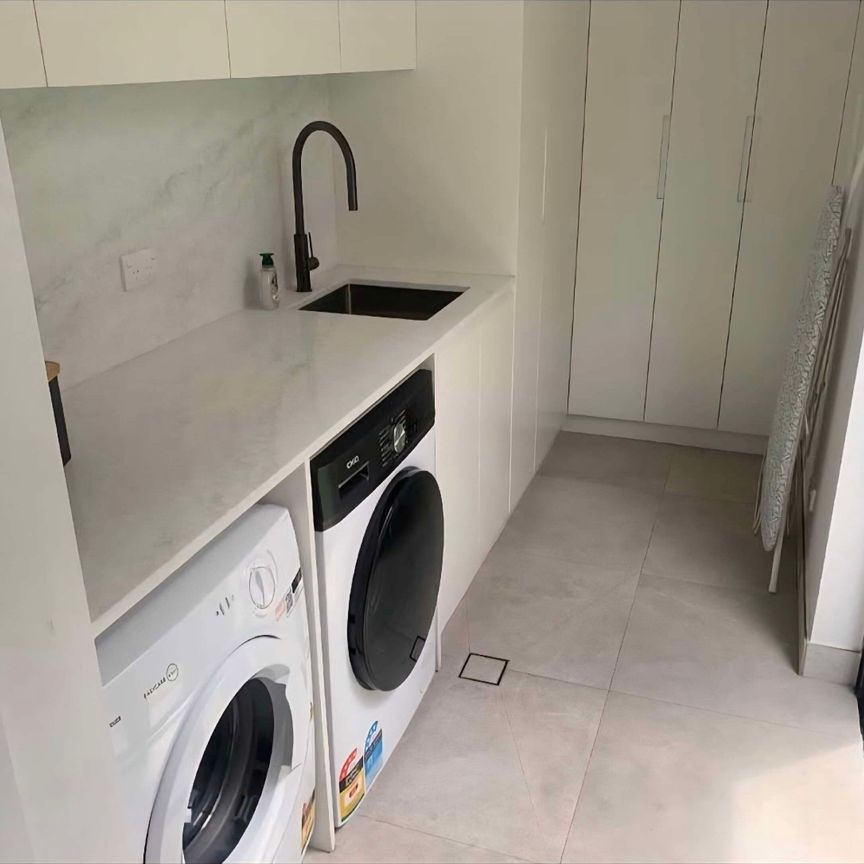 Toongabbie - Photo 1