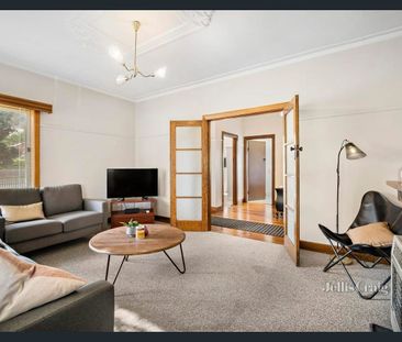 Charming home in great location - Photo 1