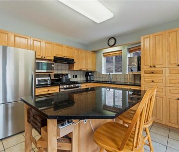 6 Bedroom House in Glenmore - Photo 3