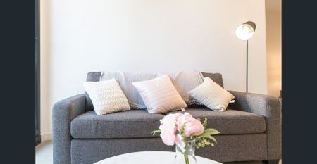 Fully-Furnished One-Bedroom Apt in the Centre of Box Hill - Photo 3