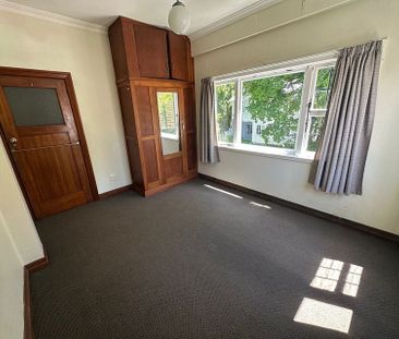 Art deco apartment in iconic building in Te Aro - Photo 5