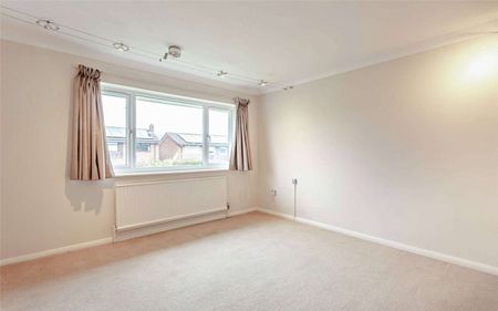 A bright and spacious five-bedroom family home situated in the highly sought-after area of Newnham, just minutes from central Cambridge. - Photo 5