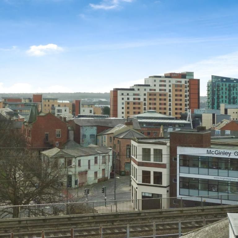 2 bedroom flat to rent - Photo 1