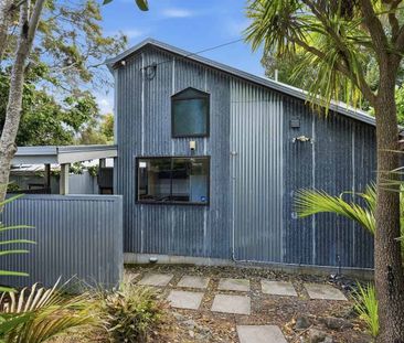 Charming 3BR Eden Terrace Home - Photo 2