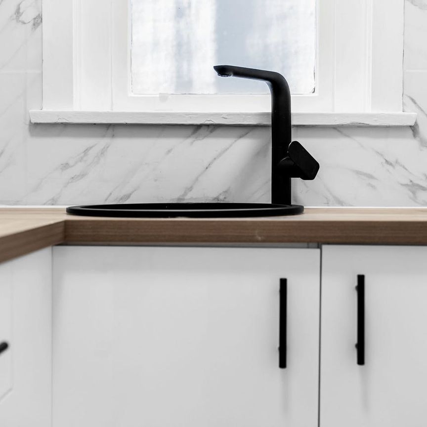 Refreshed 1-bedroom 5 minutes' walk from Rushcutters Bay - Photo 1