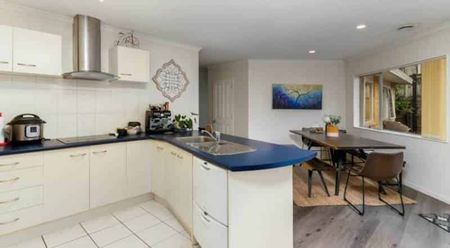 Modern Family home - 3.5 bedroom + 2 bathroom ... - Photo 3