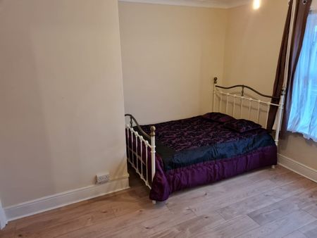 Room in a Shared House, Imperial Avenue, SO15 - Photo 3