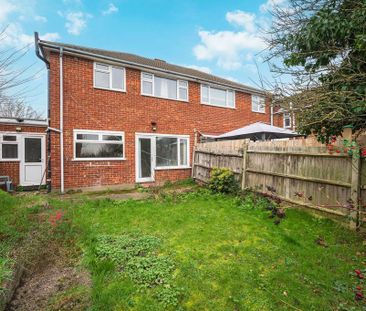 3 bedroom semi-detached house to rent - Photo 1