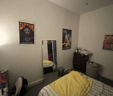 Room in a Shared House, Cardigan Road, LS6 - Photo 1