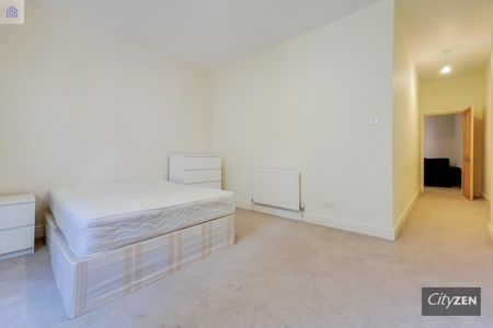 Mile End Road, London - Photo 5