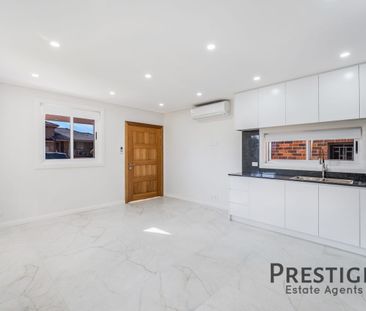 Brand New Street Facing Granny Flat! - Photo 3