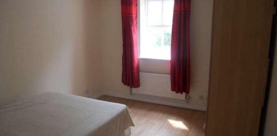 Collier Close, Beckton, E6 - Photo 2