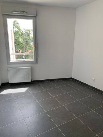 Location Appartement 2 pièces 46m² LES ANGLES 30133 - Photo 2