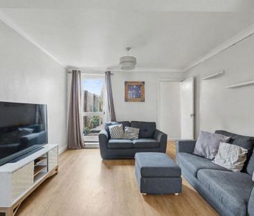 3 bedroom end of terrace house to rent - Photo 1