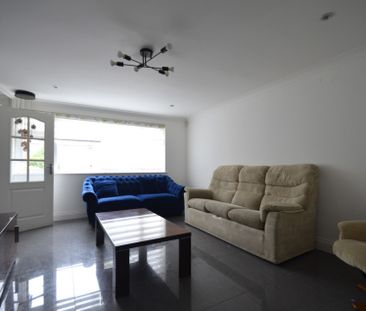 5 bedroom Semi-detached house to rent - Photo 1