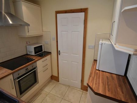 2 bedroom flat to rent - Photo 4