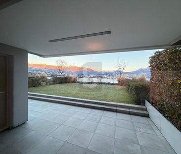 ESCLUSIVO, LUSSUOSO & CON VISTA LAGO - Photo 3