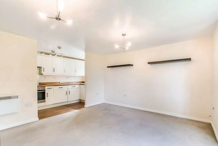 2 Bed Flat, Murray View, LS10 - Photo 2