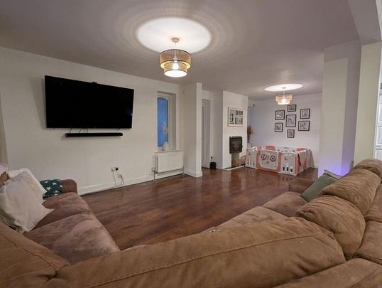 6 bedroom detached house to rent - Photo 1