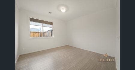 5-Bedroom Home with Multiple Living Areas - Photo 4