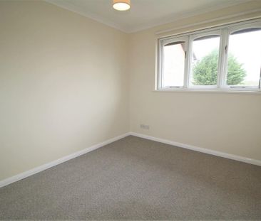 2 bedroom end of terrace house to rent - Photo 3