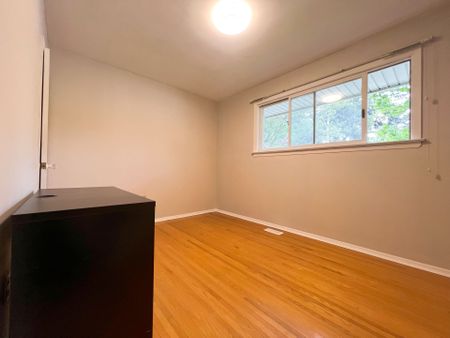 For Lease - 403 Denlow Avenue, Hamilton, Ontario - Photo 5