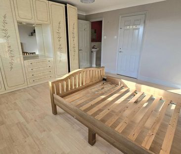 4 bedroom terraced house to rent - Photo 6