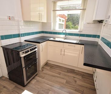 3 bedroom semi-detached house to rent - Photo 6