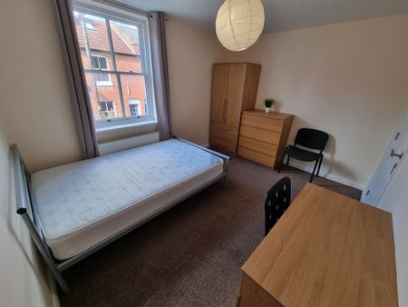 3 Bed Student Accommodation - Photo 3