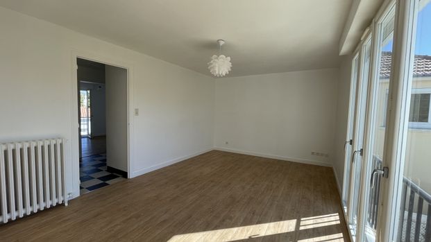 Location Appartement 4 pièces 83m² LA ROCHE SUR YON 85000 - Photo 1