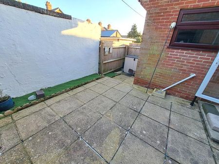 2 bedroom terraced bungalow to rent - Photo 4