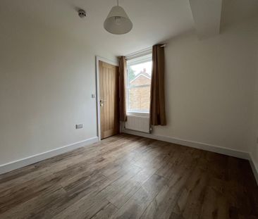 Dove Bank, Uttoxeter - Photo 3